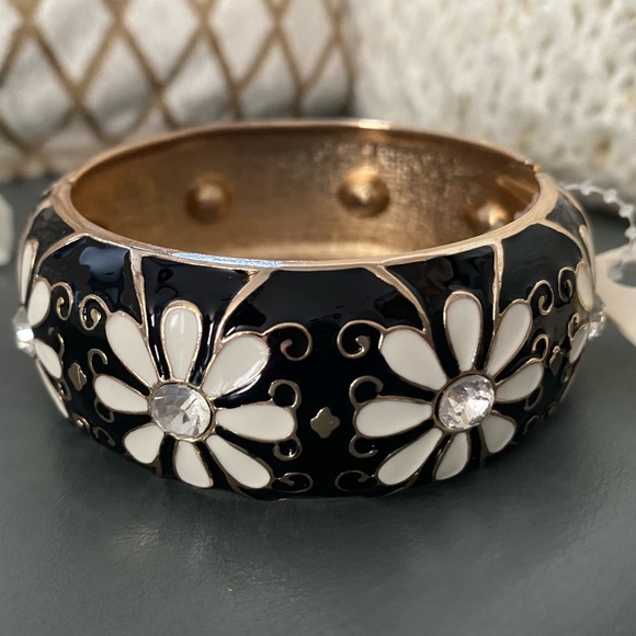 Amrita Singh Jewelry - NWT Daisy AMRITA SINGH Beautiful ENAMEL Hinge CUFF BRACELET w/ Austrian Crystals